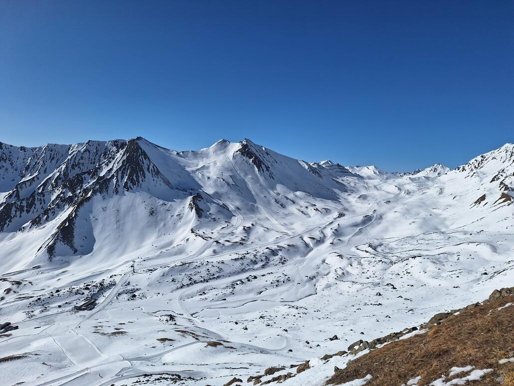 Blick von der oberen Scheid zum Pezid.