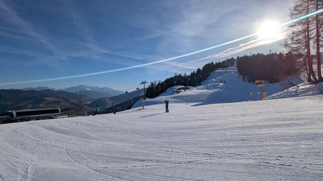 Der nächste Sessellift, Obergassalm. Der und die Gondelbahn machen offenbar schon um 8 Uhr auf, die weiteren Lifte erst um 9.