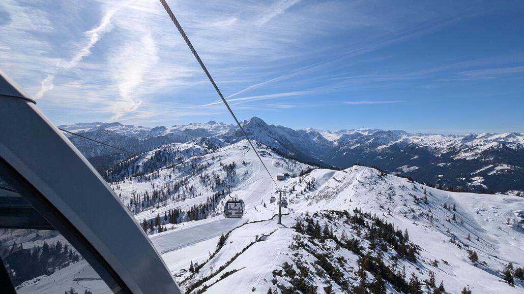 Auch auf der anderen Seite am Shuttle Berg muss man zwangsweise bergab mit der Gondel fahren, anstatt hier schon auszusteigen und eine tolle Grat Piste zu erschließen.