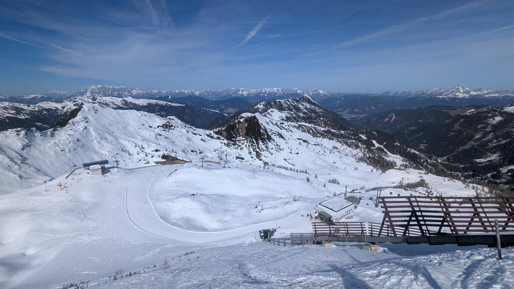 Blick zurück zur schwarzwandbahn plus sesselbahn