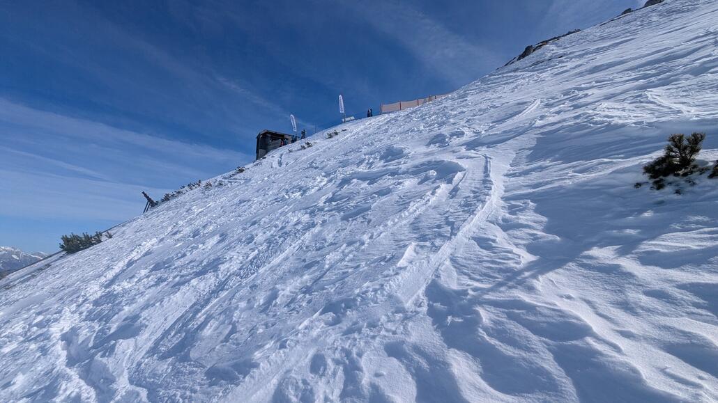 Und nun selbst auf der Weltcup Abfahrt im ersten Tiefschnee in diesem Urlaub :D