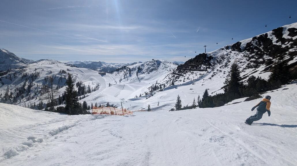 Zurück am Shuttle Berg beim Absolute Express. Man merkt deutlich dass das Klientel hier anders ist und aus Park Besuchern und Snowboardern besteht