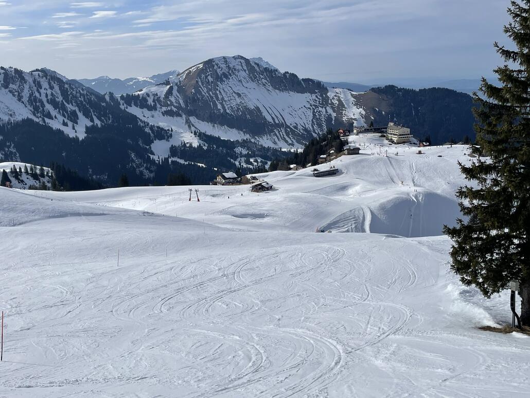 Tolle Piste auch noch um 15Uhr, unsere Carving spuren sind gut zu erkennen