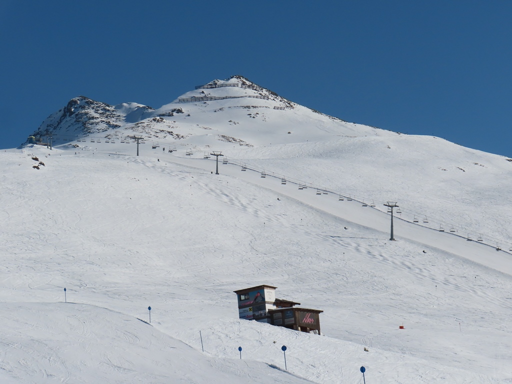 Blick zum Medriggipfel, davor die Rossmoosbahn<br /><br /><br />Die restlichen Bilder sind alle aus der Silvretta Arena