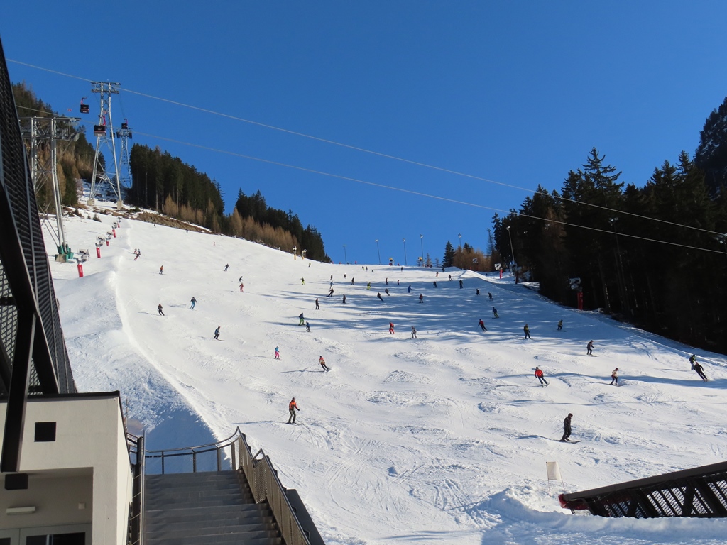 Schlusshang der Talabfahrt in Ischgl. Hier gab es Gewusel. Am nächsten Tag bin ich deshalb von der Mittelstation mit der Fimbabahn ins Tal gefahren