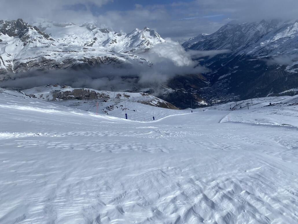 Start Furggsattel-Garten-Furggloch-Furi. Der Gartenhang weist Verwehungen auf, ist aber trotzdem so richtig spassig.