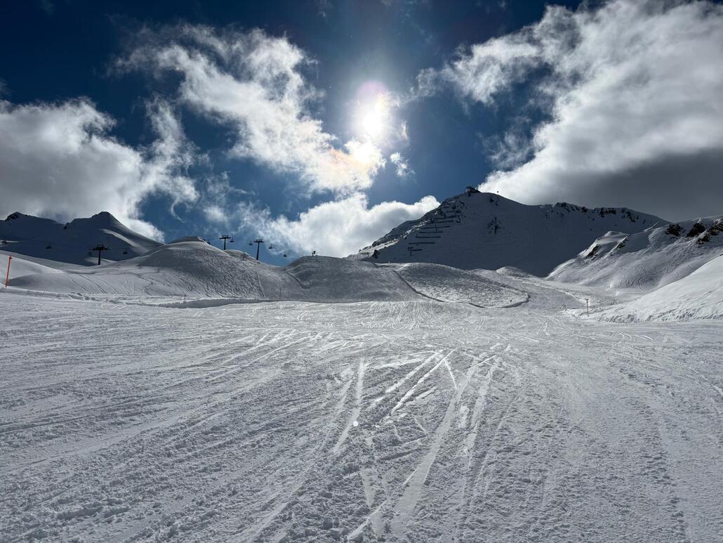 WhatsApp Image 2025-03-17 at 22.56.28 (12).jpeg