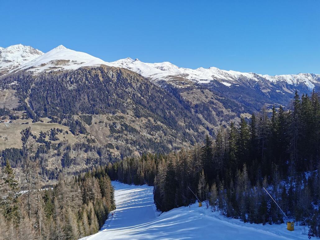 2. Die schwarze und rote Talabfahrt waren heute ganztags ein Genuss. Generell muss ich sagen: Pistenpräparierung können sie!