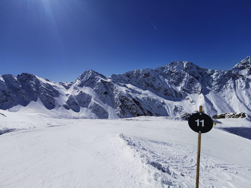 9. Schwarz. Steil. Panorama. Pulver. So muss das.