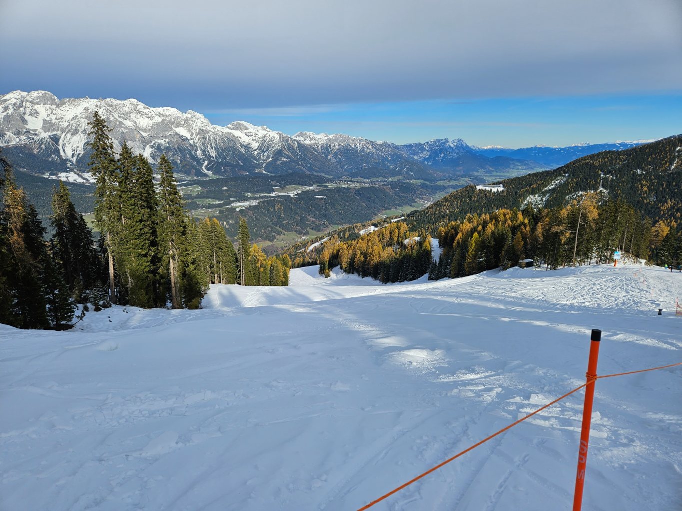 Die noch geschlossene 5 runter zum Preunegg.