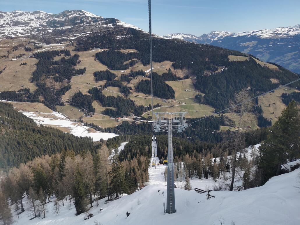 1. Möslbahn. In der Früh hier perfekt gewalzte pulvrige Pisten. Sonnseitig sulzte es allerdings schon in der Früh auf. Dürfte wohl eine nicht allzu kalte Nacht gewesen sein.