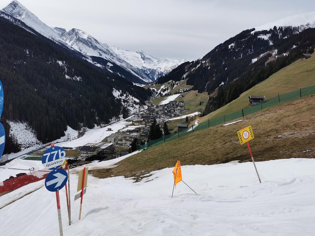 5. Hmm. Normalerweise gilt ja: Wo ein Weg, da ein Rest. Aber heute mal nicht getestet, wie weit man gehen muss. Schade allerdings, dass oben der steile Schlepper auch schon zu hat.