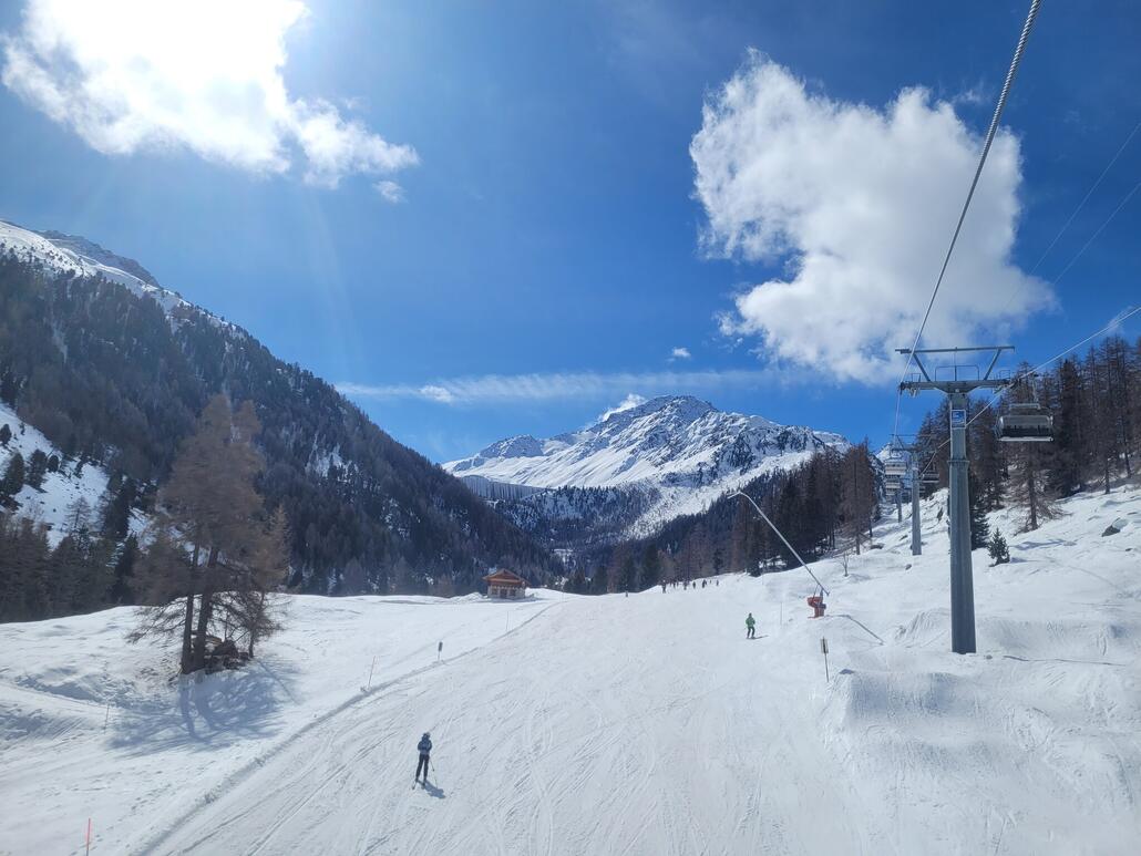 Im Tortinsessel. Der Schnee wird nun minütlich weicher.