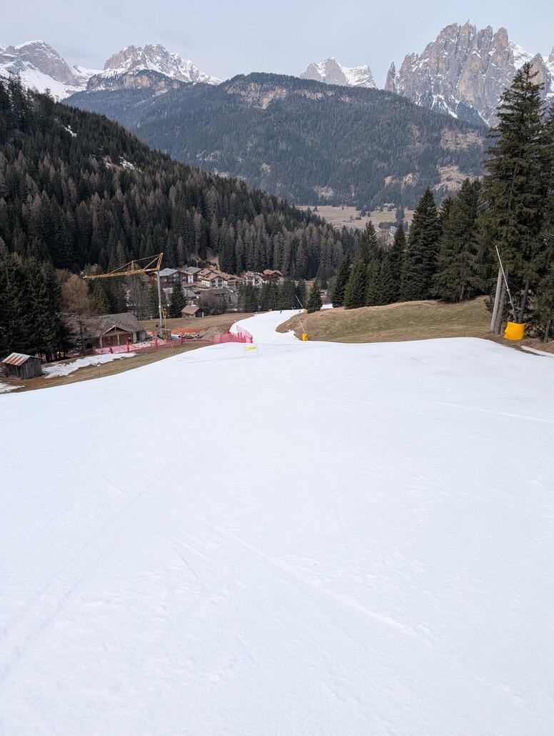 Auslauf der Vulcano, die Piste ist niemals SCHWARZ, aber dies spielt ja keine Rolle!!