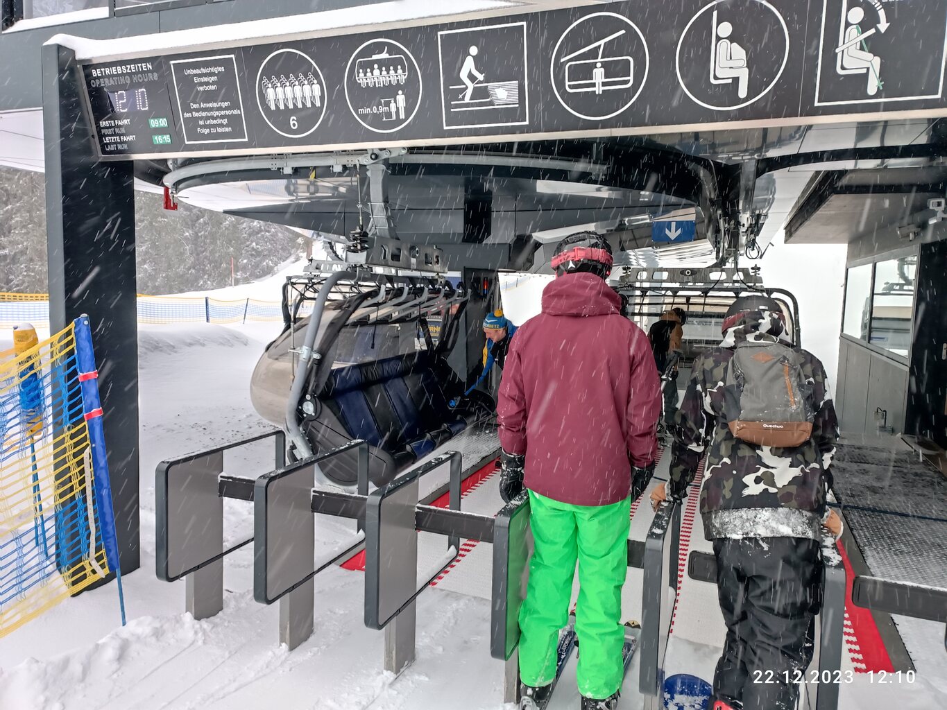 Mit Luftschlauch Sessel putzen