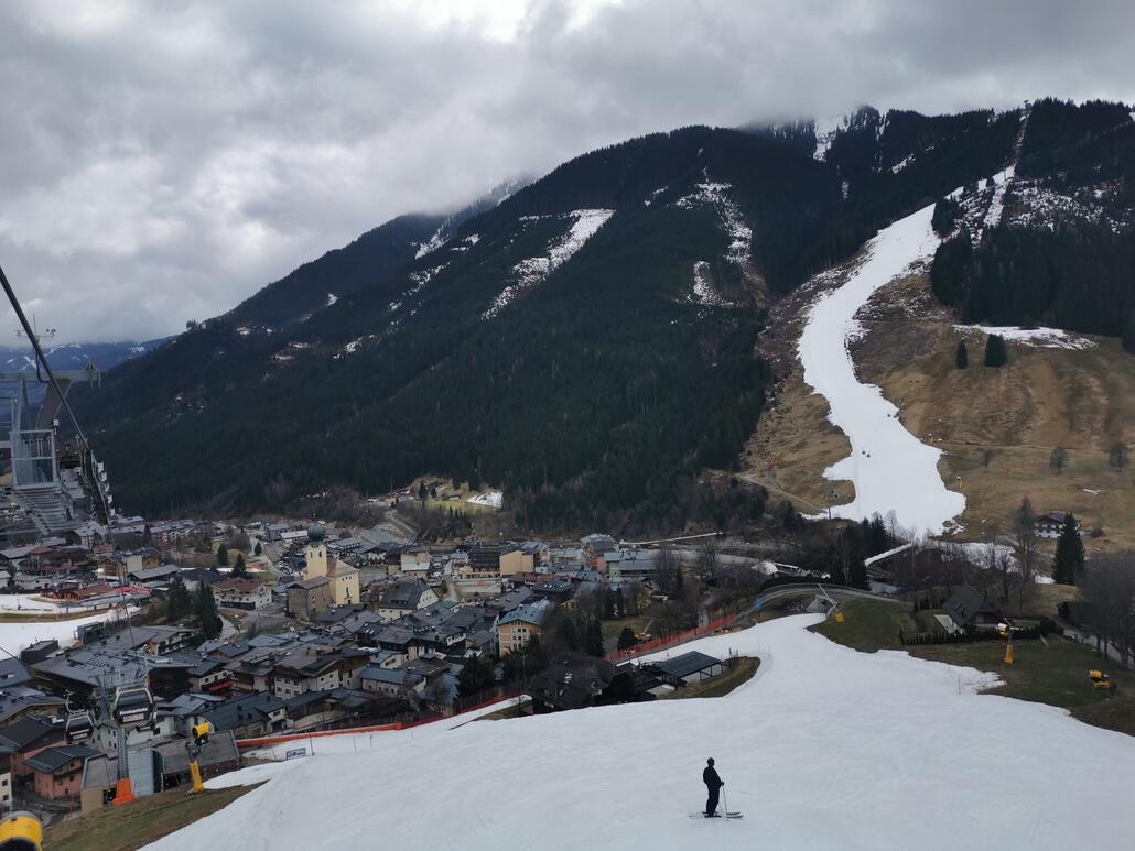 6. Ort Saalbach. Nicht so leer wie zu Coronazeiten. Aber hat etwas von Endzeitstimmung.