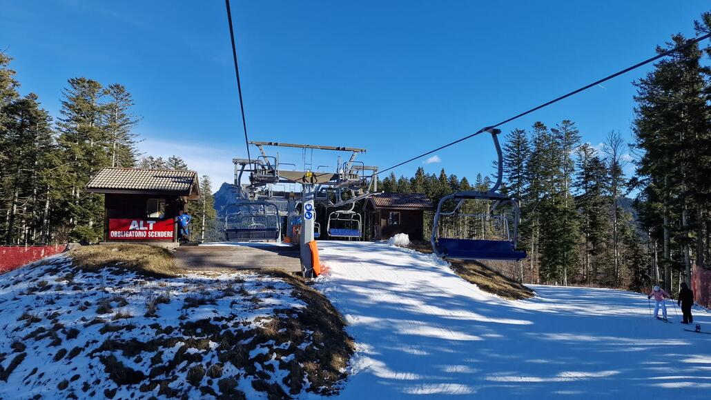 Bergstation der Sesselbahnen Ust und Laghetto – technisch eine durchgehende Anlage mit Mittelstation als Endpunkt.