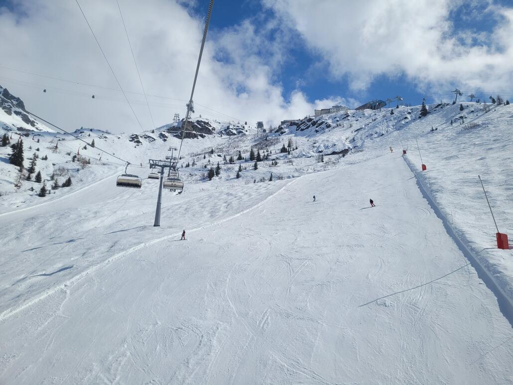 Piste von Attelas nach Mayentzet Tal runter. Top in Schuss und Höhenmeterintensiv. Hier blieb ich am Ende knapp 3 Stunden, obwohl ich noch so viel mehr entdecken wollte. Aber es war zu gut.