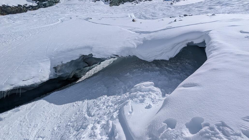 Neben der Route gibt es unten einige Eis Formationen zu sehen