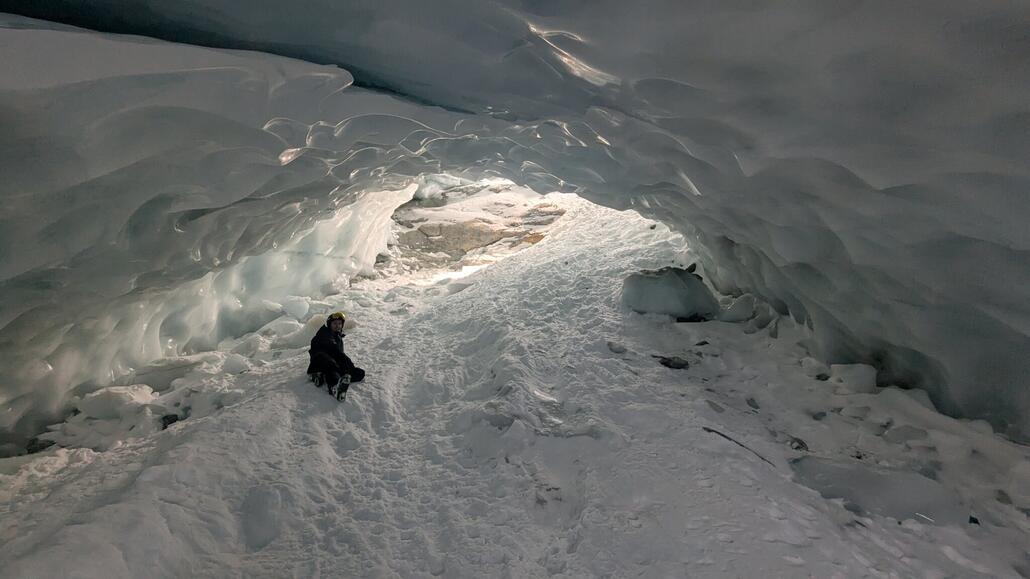 Und es gibt noch eine Eis Höle mit Eingängen oben und unten