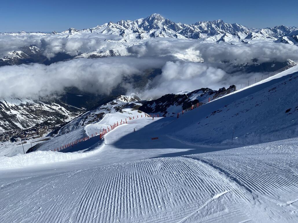Die Pisten sind auf über 3000 m noch winterlich.