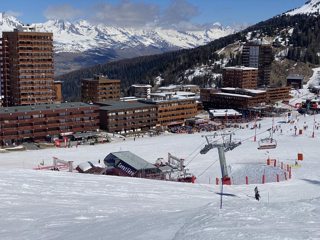 Und dann geht es rüber nach Plagne Centre via die tolle Abfahrt von Roche de Mio Richtung Champagny.