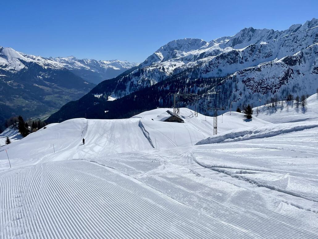 Cassinello mit Piste 2 und 3 war sehr wenig befahren und herrlich durch die Sulz-Rillen zu carven. (ca 11Uhr)