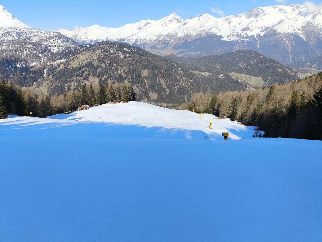 Talabfahrt, hart aber griffig. Und wirklich tip-top präpariert 9.44 Uhr