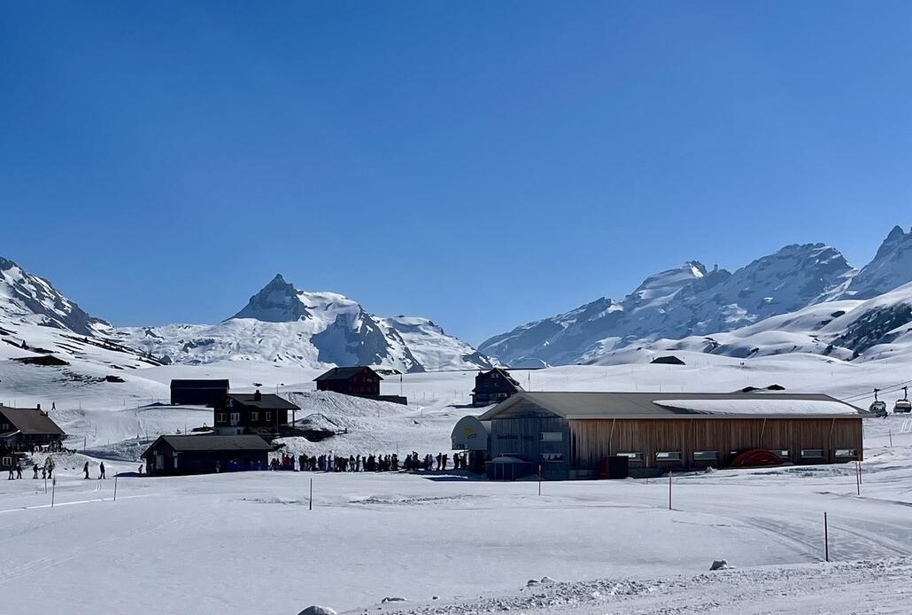 Schlange am Erzegg…