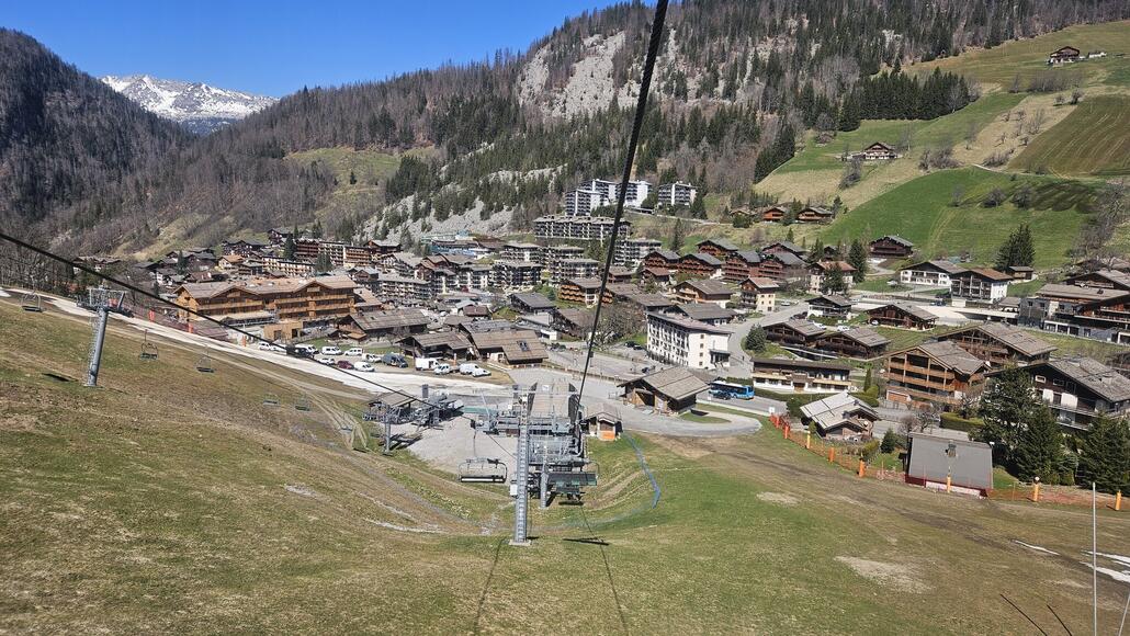 20250407_122403.jpg (931.37 KiB) 1657 mal betrachtet Bergfahrt mit der Kombibahn Bossonnet in den Winter