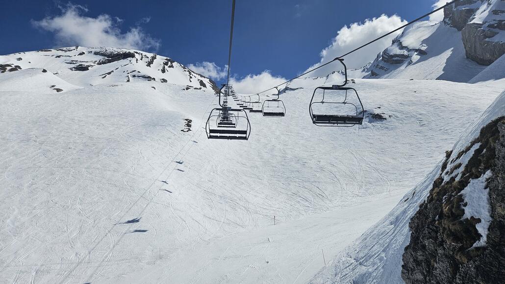 Ein richtiges Skiparadies. Nur schade, laufen beide SB's hier oben nur seehr langsam