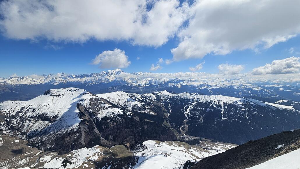20250407_133841.jpg (558.09 KiB) 1654 mal betrachtet Ausblick über die französischen Alpen