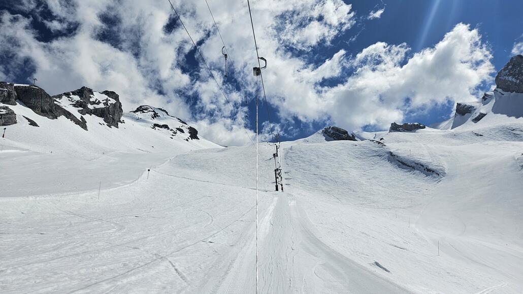 20250407_135040.jpg (511.13 KiB) 1657 mal betrachtet Wechsel zum Torchère Skilift, ein weiteres ideales Skigelände