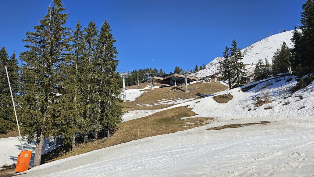 20250407_163648.jpg (774.76 KiB) 1657 mal betrachtet Und zum Schluss die geschlossene "restschnee" Talabfahrt