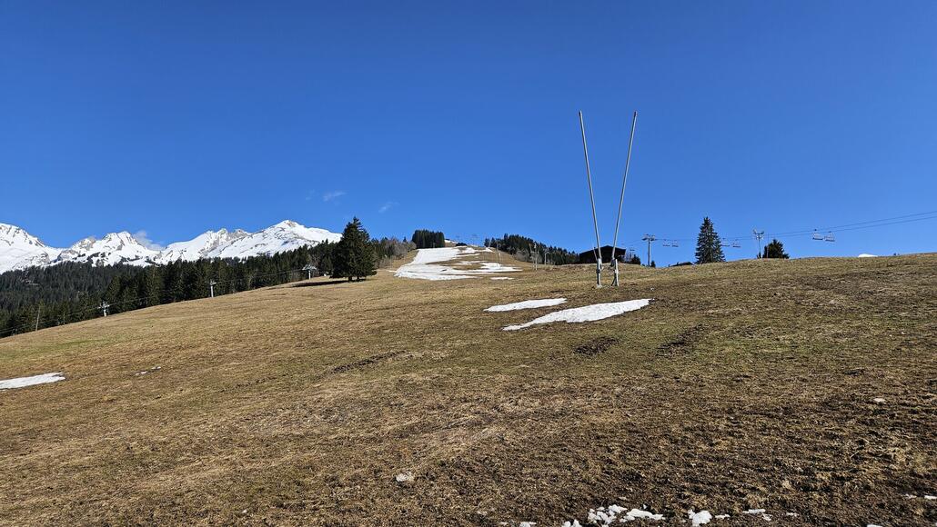 20250407_164441.jpg (732.65 KiB) 1654 mal betrachtet Mit nur ca. 100m Fussmarsch zurück bis zur Talstation