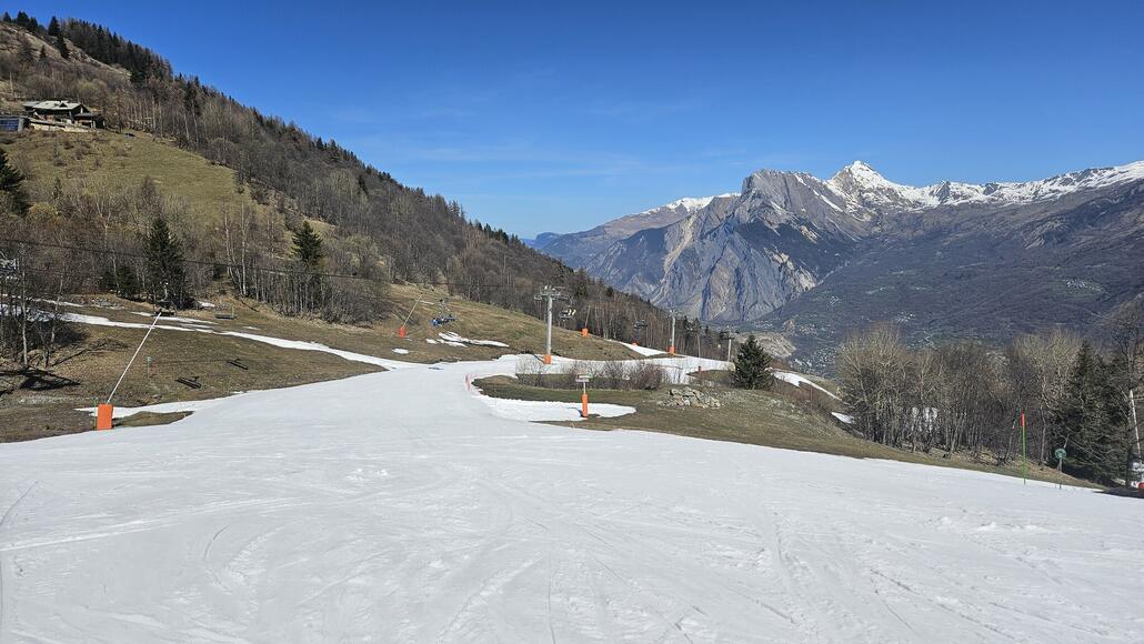 20250408_113431.jpg (572.34 KiB) 1657 mal betrachtet Einstieg in Valmeinier an der 4SB Girodière