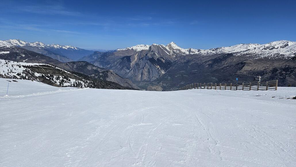 20250408_114859.jpg (512.6 KiB) 1654 mal betrachtet Herrliche Pisten rund um den Crey du Quart