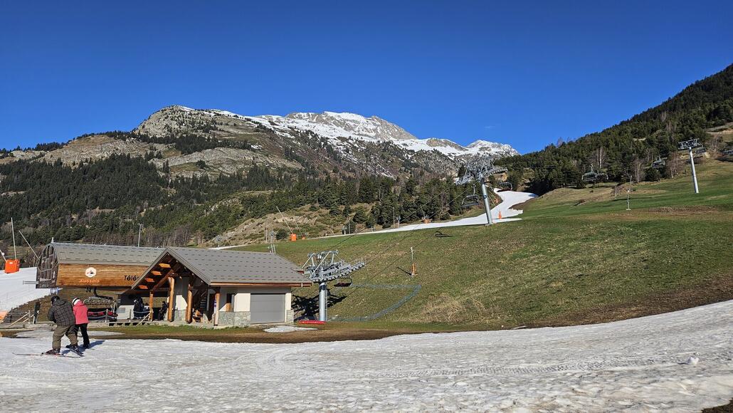 20250409_090726.jpg (695.21 KiB) 1657 mal betrachtet Auch hier ist die Talabfahrt noch geöffnet