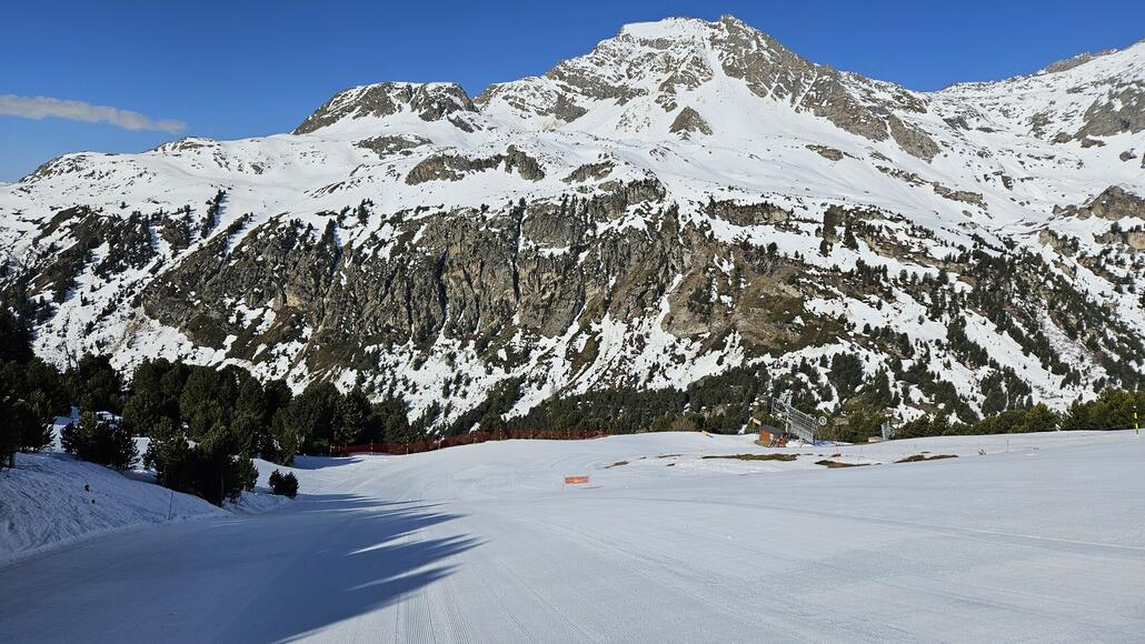 20250409_093820.jpg (766.59 KiB) 1657 mal betrachtet Rote Piste zum Skilift Plan Sec