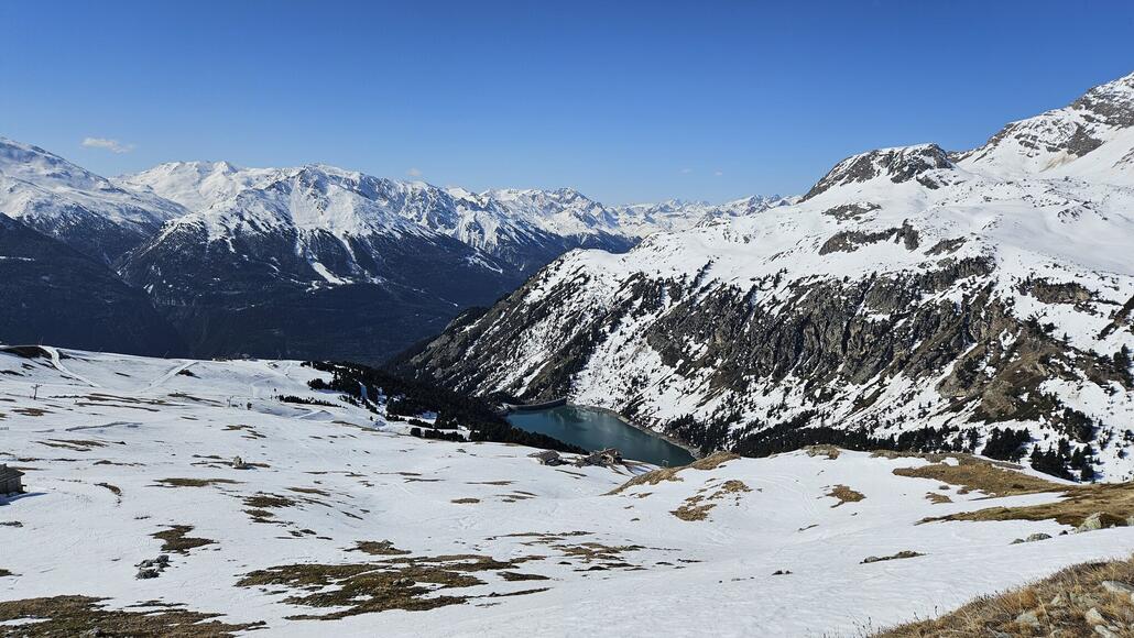 20250409_102455.jpg (690.54 KiB) 1654 mal betrachtet Die Schneelage reicht hier auch noch gut aus bis zum Saisonschluss am Freitag