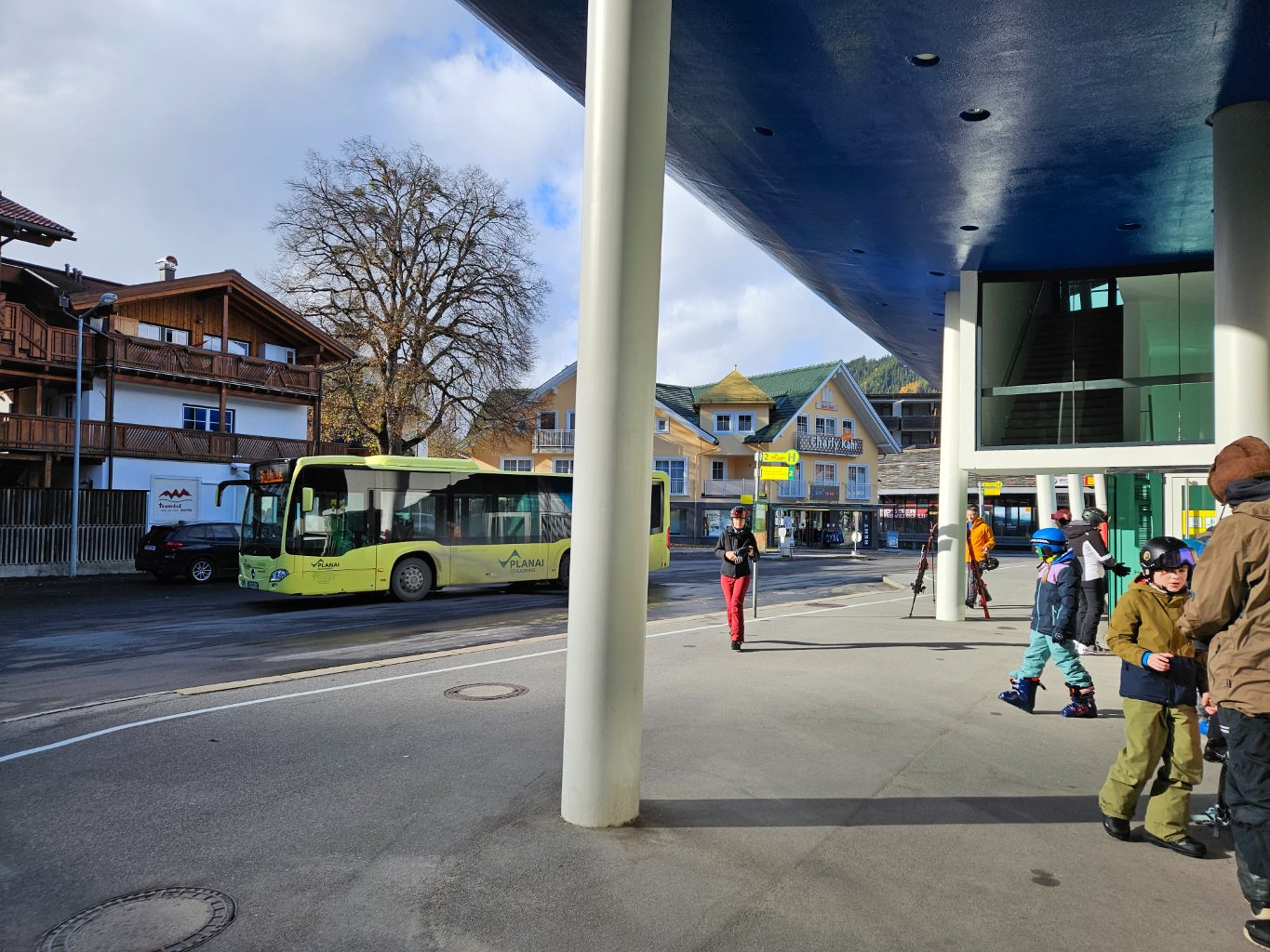 Just im moment kam der Bus hoch zur Planai.