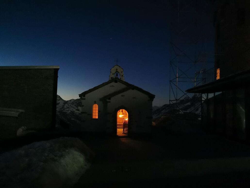 14. Eine Kapelle gibts auch.