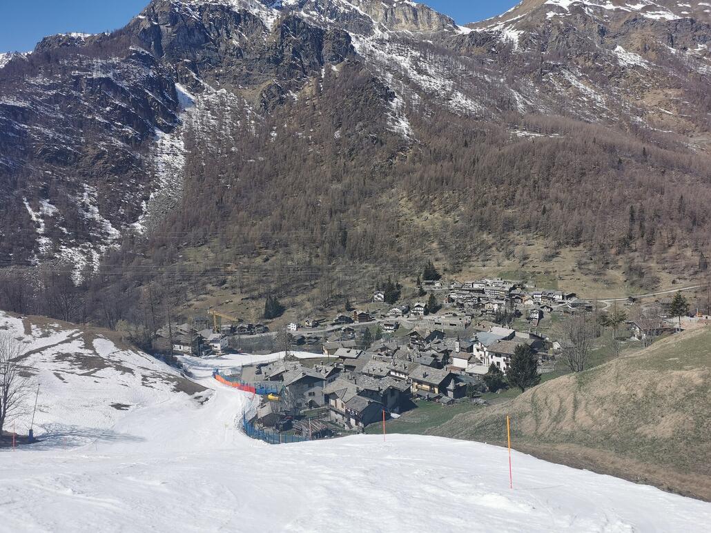 24. Herrlich lange Abfahrten bis zum Ort.