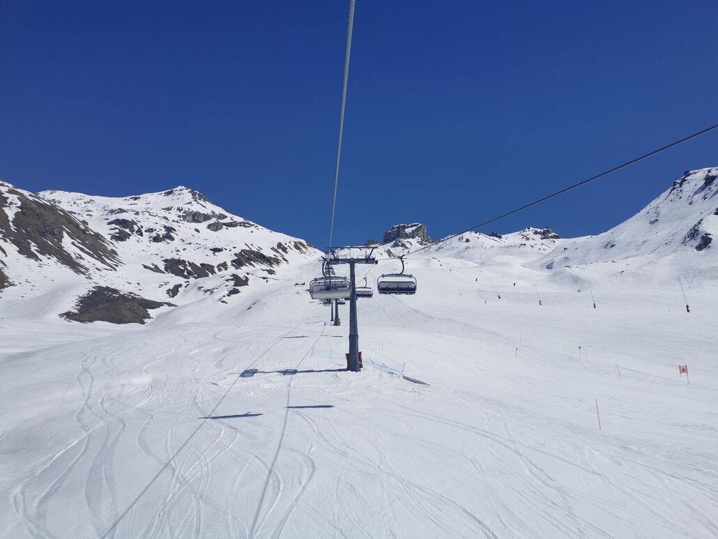 27. Die Abfahrt hier wird wiederholt. Insgesamt relativ leer auf den Pisten. Aber gut, es ist bereits Nachmittag. Die Zeit rennt.