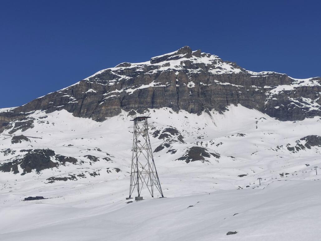 30. Im italienischen Cervinia Sektor stehen noch ein paar Relikte herum.