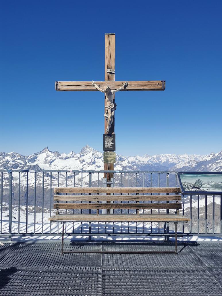 31. Sprung zur Gipfelplattform am Kleinmatterhorn. Ein MUST HAVE bei diesem Panorama.