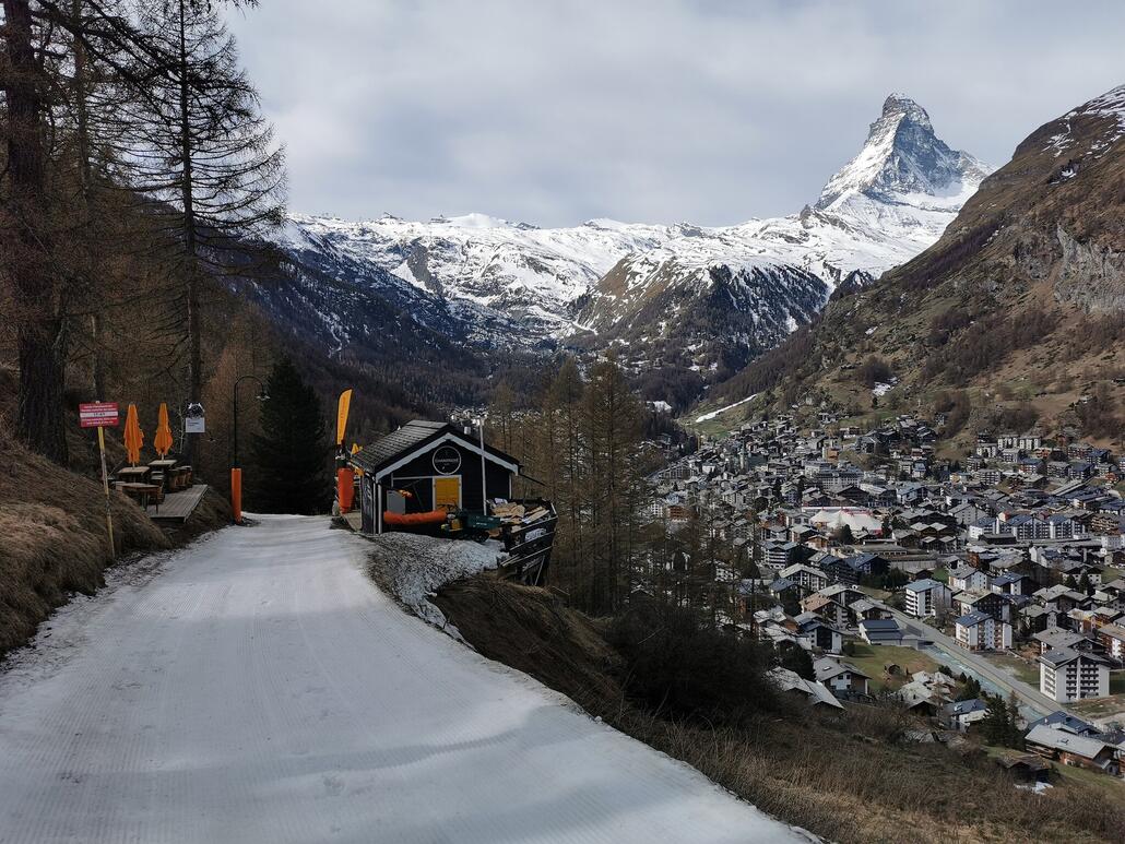 51. Die zweite Talabfahrt am Sunegga ist auch sympathisch. Allerdings wird der Schnee etwas knapp.