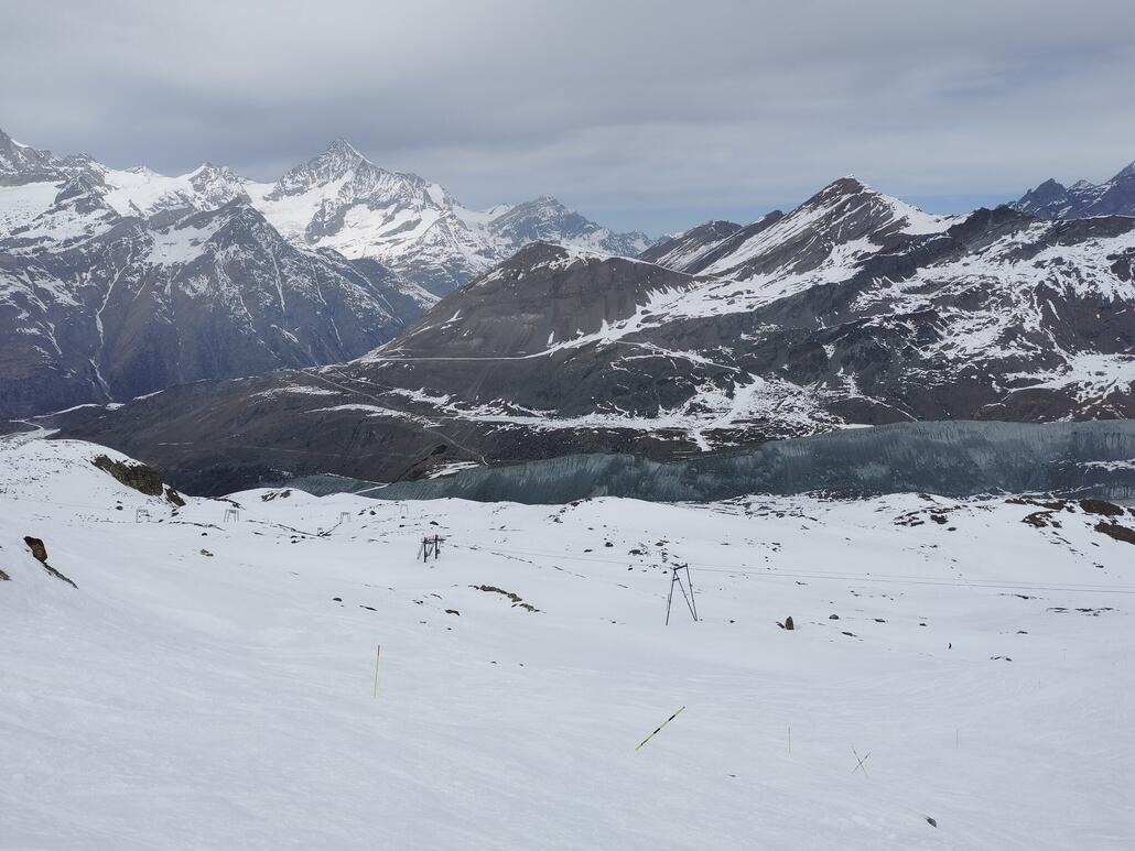 56. Auch hier Seilbahnrelikte.