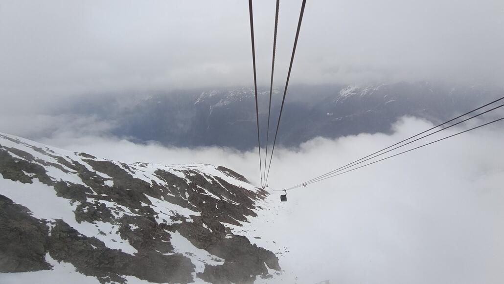 Wolken verhängen, unwesentlich Schneefall