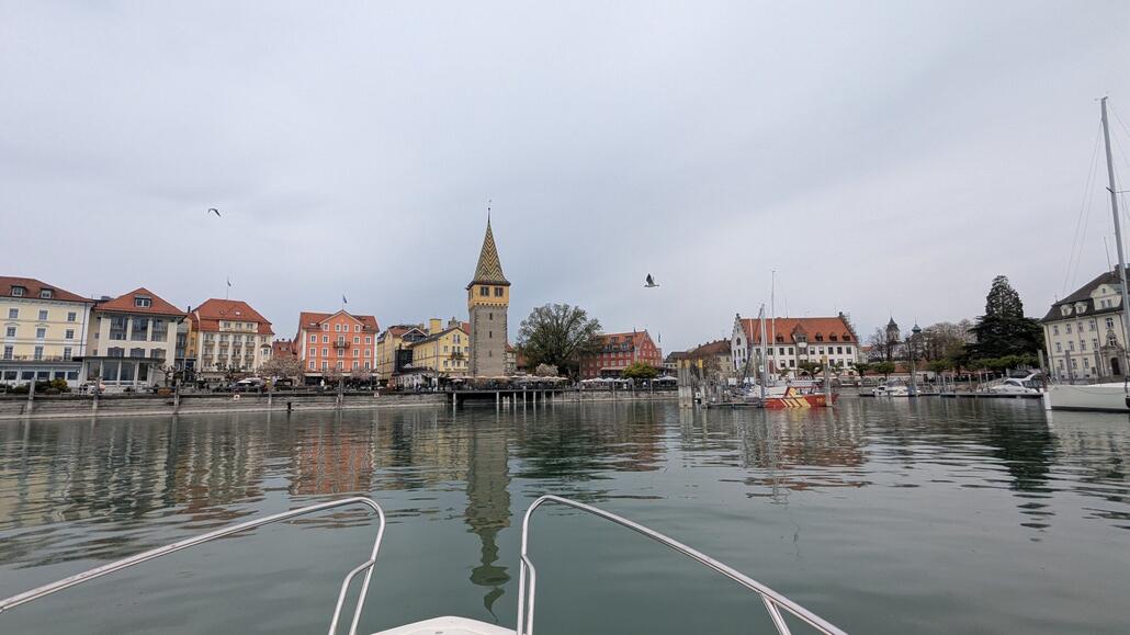 Im Hafen Lindau mit Altstadt